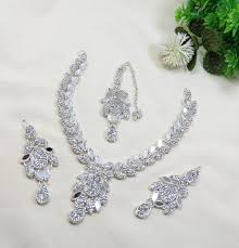 Fashion jewellery set with necklace earrings and tika for girls and woman new design